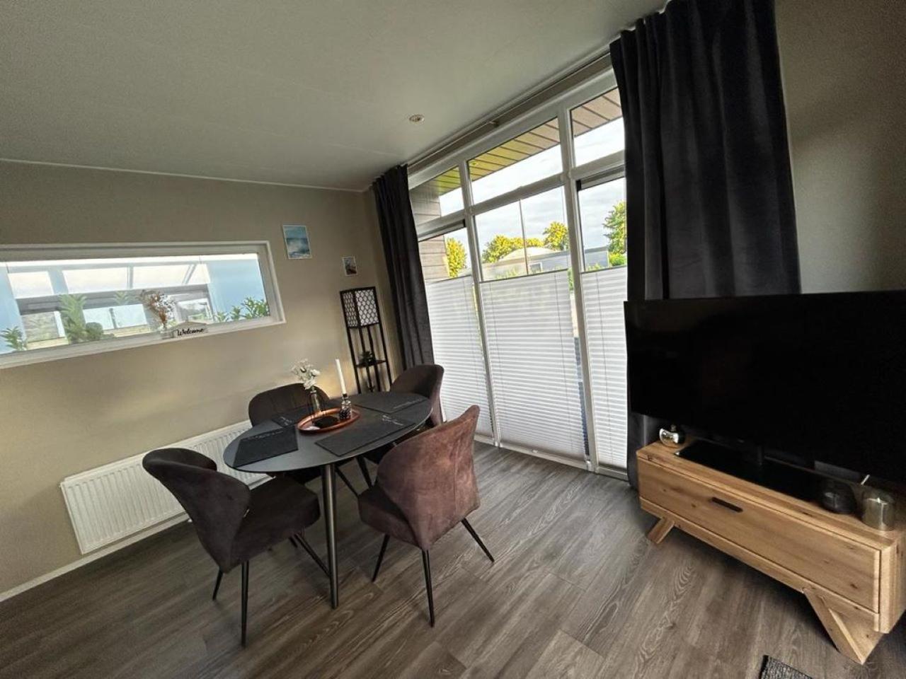 Ferienhaus / Chalet / Bungalow Am See, Holland, Niederlande, Lathum Esterno foto